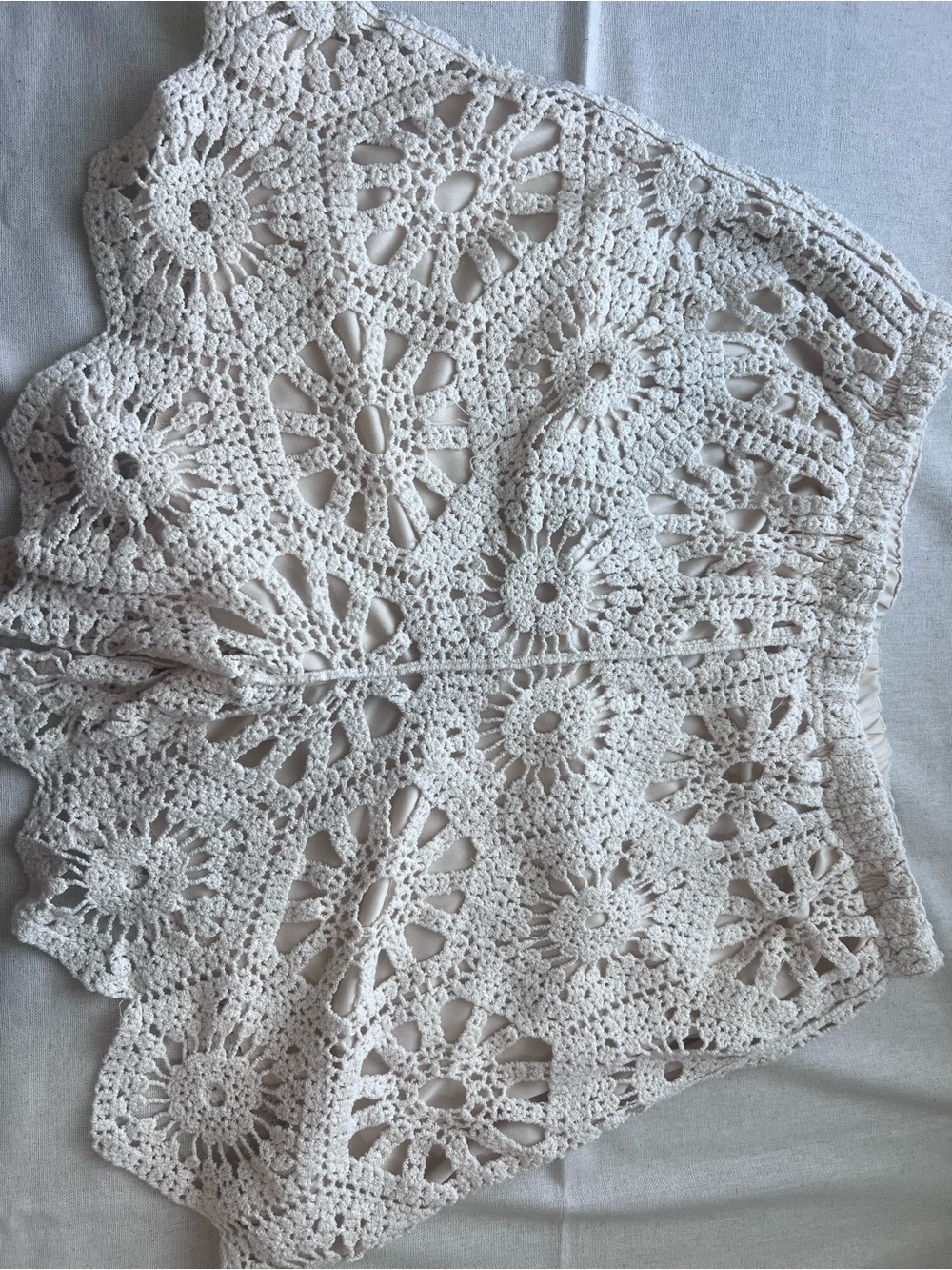 Kings Road Cream Floral Crochet Lined High Waisted Shorts Size L - Picture 2 of 5